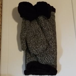 NWOT Mitten and scarf set